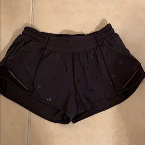 Lululemon hottie hot logo shorts 2.5”